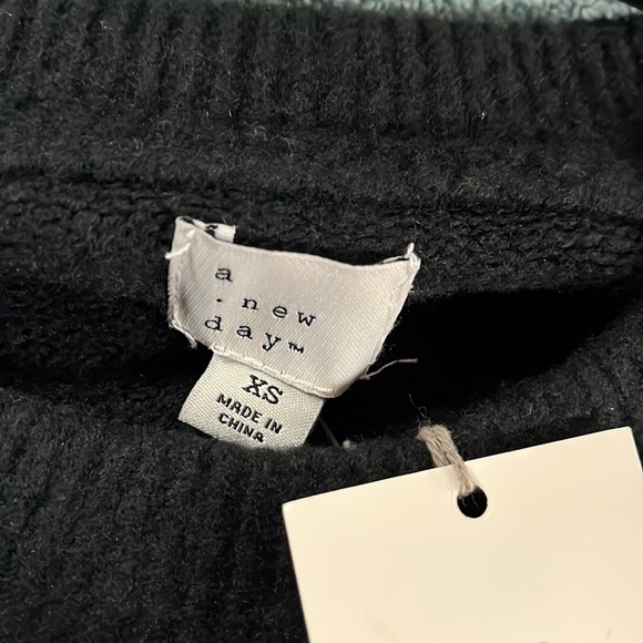 A new day sweatshirt/sweater - Picture 3 of 4
